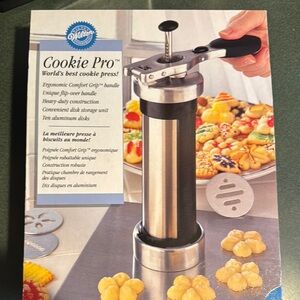 Wilton Silver and Black Bakeware Cookie Press